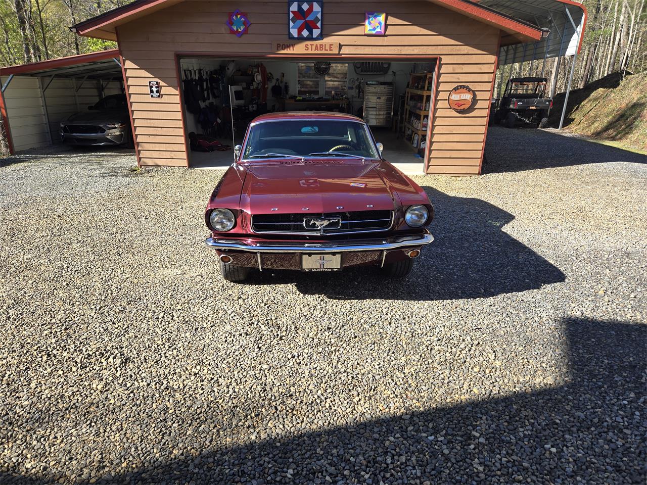Ford-Mustang-1965-Maroon-Black-3