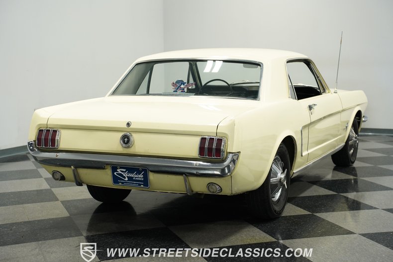 Ford-Mustang-1965-Phoenician-Yellow-Black-10