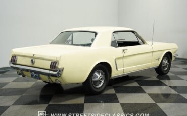 Ford-Mustang-1965-Phoenician-Yellow-Black-11
