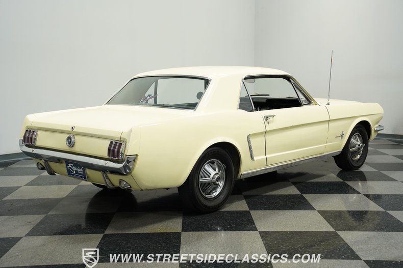 Ford-Mustang-1965-Phoenician-Yellow-Black-11