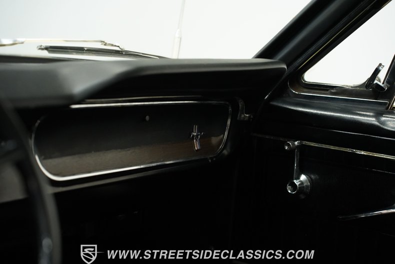 Ford-Mustang-1965-Phoenician-Yellow-Black-19