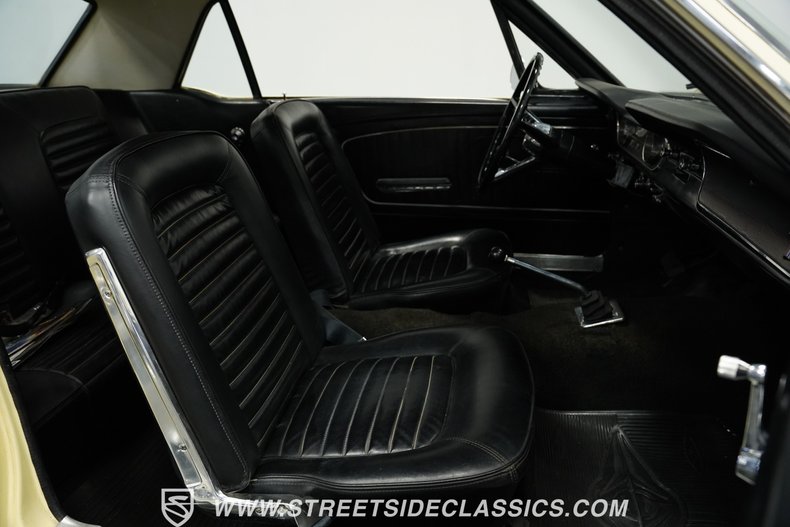 Ford-Mustang-1965-Phoenician-Yellow-Black-21