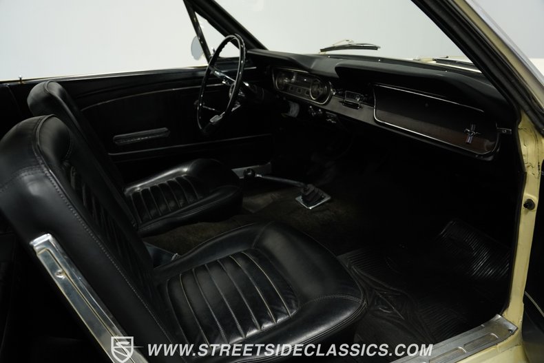 Ford-Mustang-1965-Phoenician-Yellow-Black-22