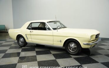 Ford-Mustang-1965-Phoenician-Yellow-Black-27