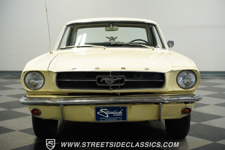 Ford-Mustang-1965-Phoenician-Yellow-Black-29