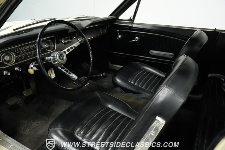 Ford-Mustang-1965-Phoenician-Yellow-Black-3