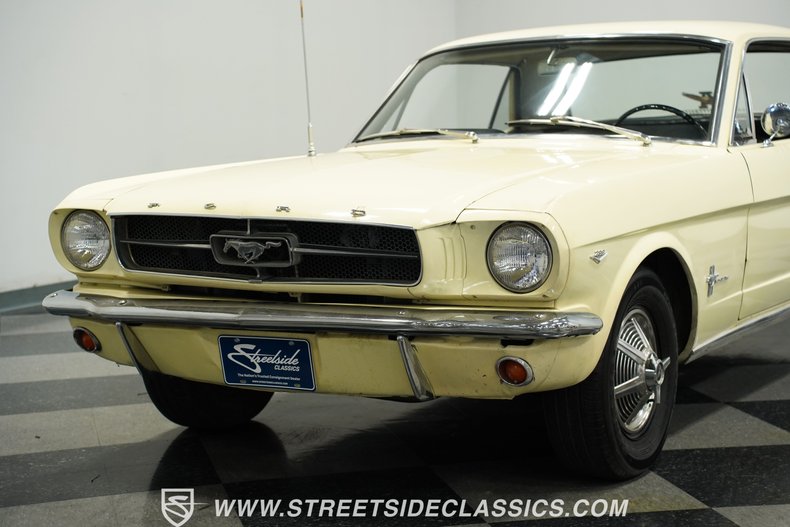 Ford-Mustang-1965-Phoenician-Yellow-Black-30