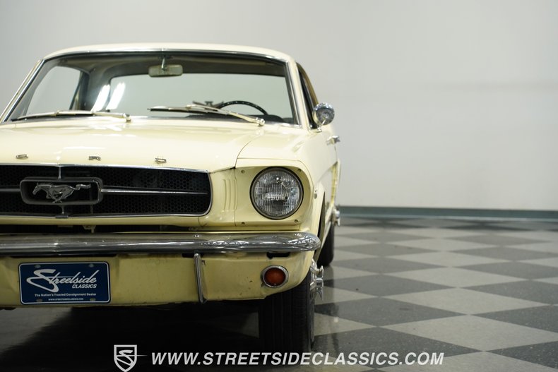 Ford-Mustang-1965-Phoenician-Yellow-Black-31