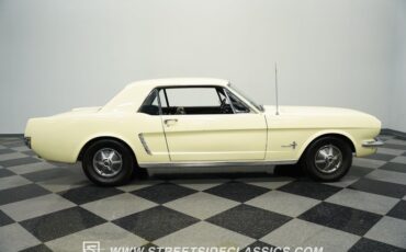 Ford-Mustang-1965-Phoenician-Yellow-Black-34