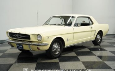 Ford-Mustang-1965-Phoenician-Yellow-Black-4