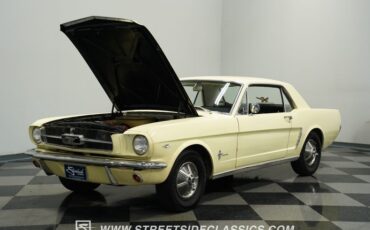 Ford-Mustang-1965-Phoenician-Yellow-Black-43