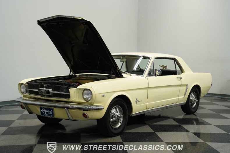 Ford-Mustang-1965-Phoenician-Yellow-Black-43