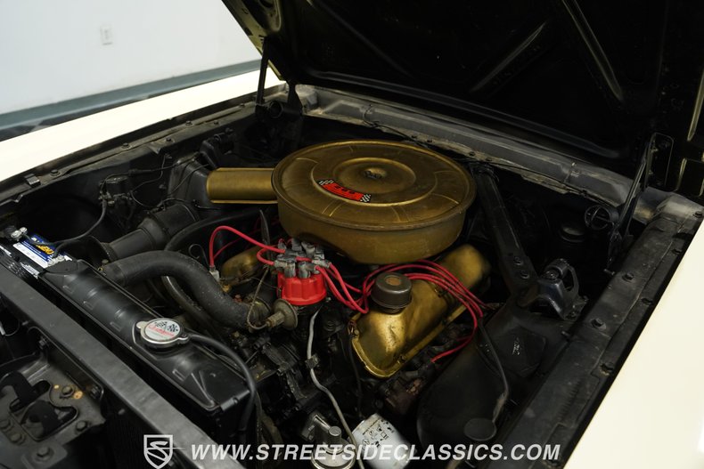 Ford-Mustang-1965-Phoenician-Yellow-Black-44