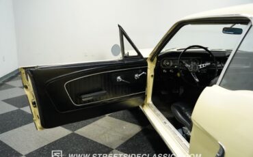 Ford-Mustang-1965-Phoenician-Yellow-Black-48