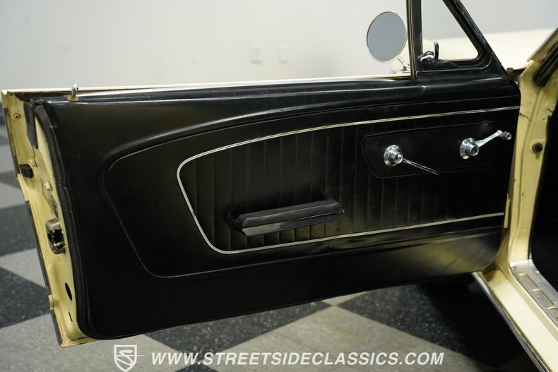 Ford-Mustang-1965-Phoenician-Yellow-Black-49