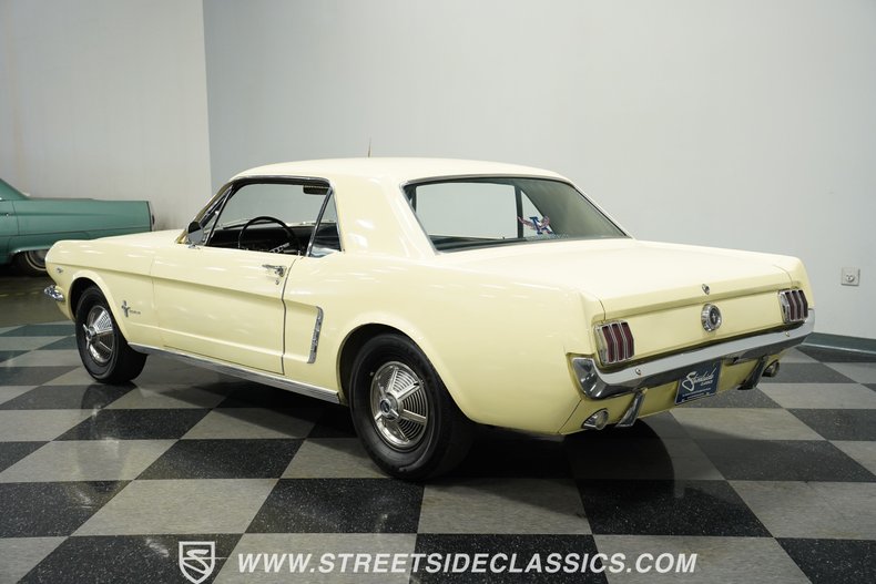 Ford-Mustang-1965-Phoenician-Yellow-Black-8
