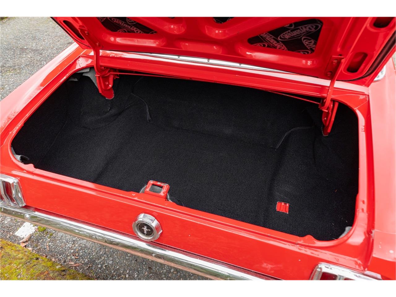Ford-Mustang-1965-Poppy-Red-White-10
