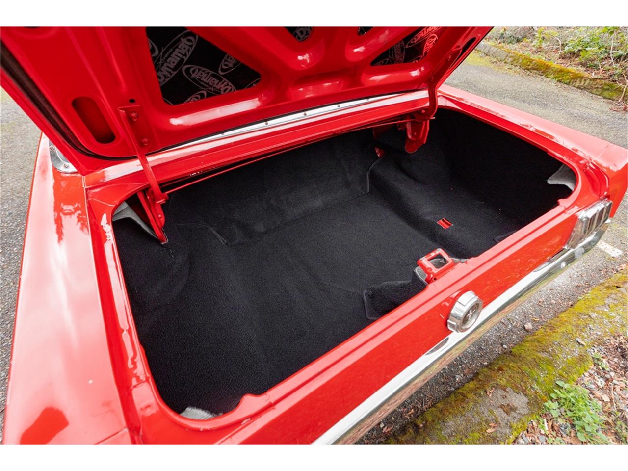 Ford-Mustang-1965-Poppy-Red-White-11