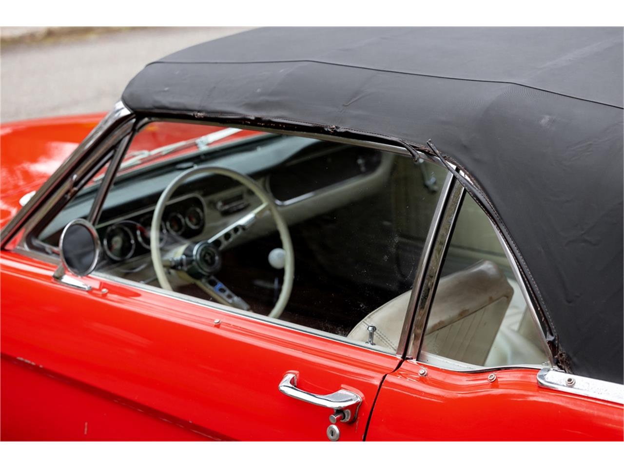 Ford-Mustang-1965-Poppy-Red-White-19