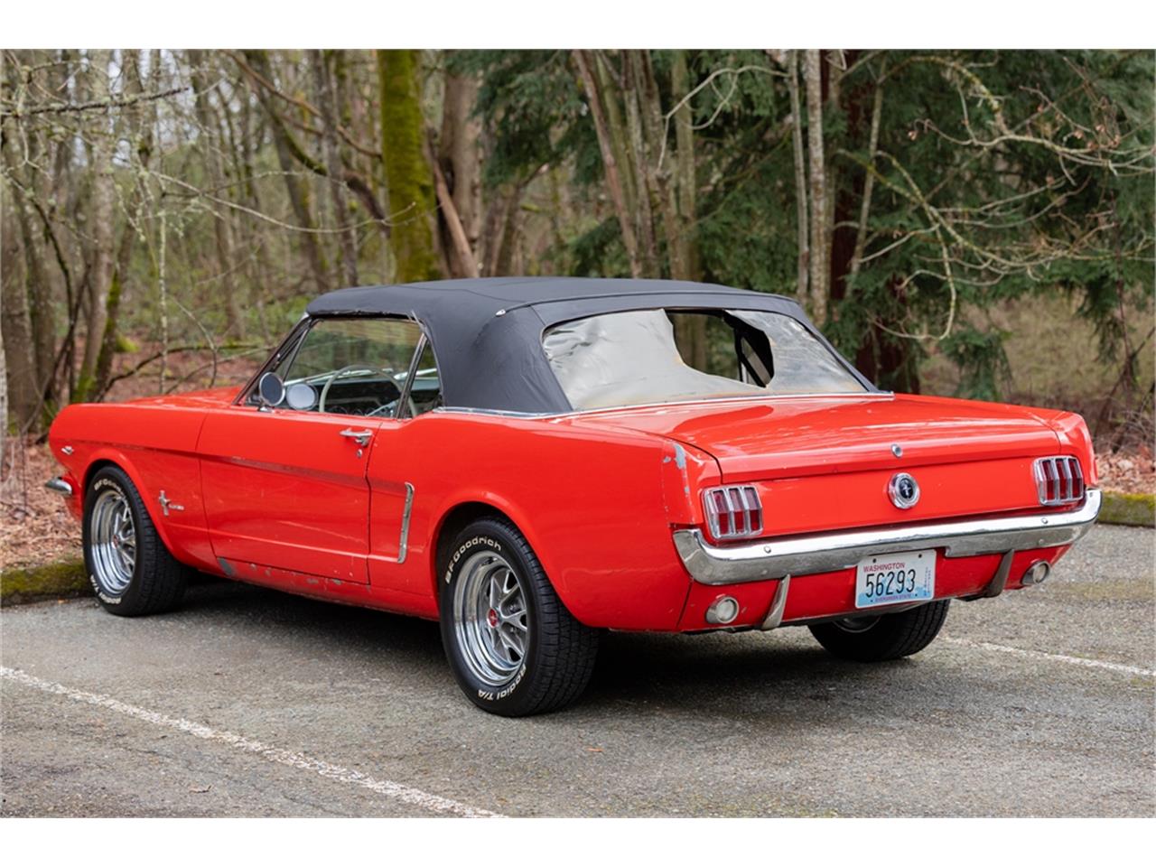 Ford-Mustang-1965-Poppy-Red-White-2