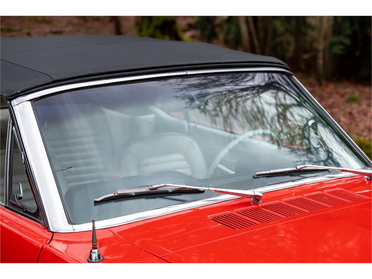 Ford-Mustang-1965-Poppy-Red-White-21