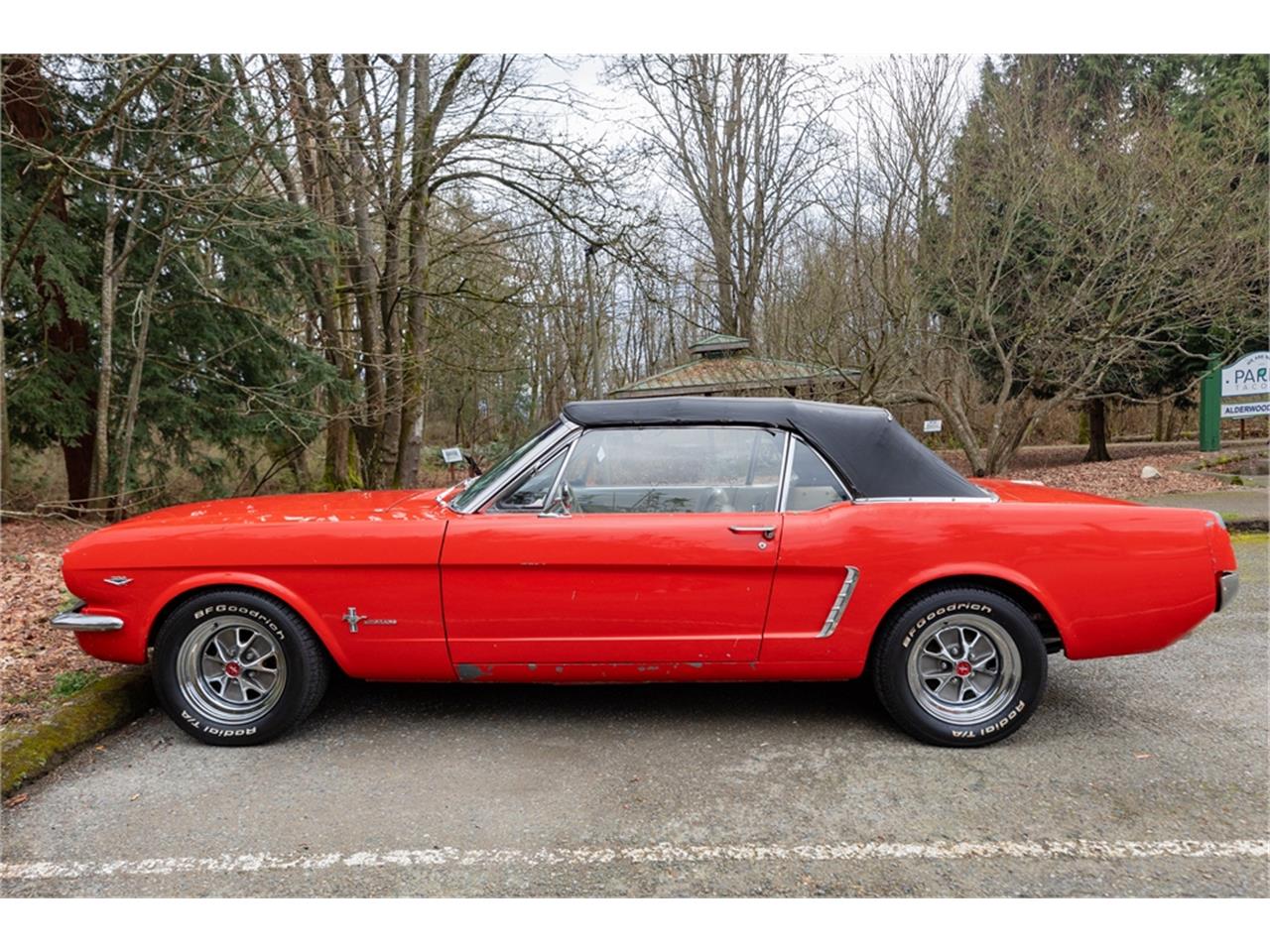 Ford-Mustang-1965-Poppy-Red-White-24