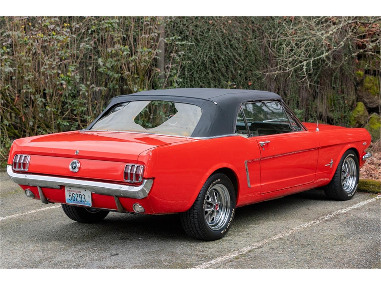 Ford-Mustang-1965-Poppy-Red-White-26