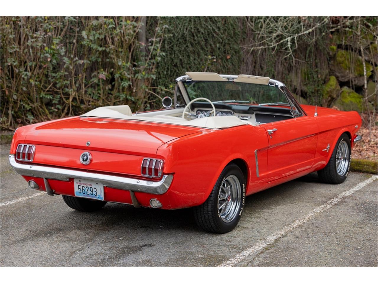 Ford-Mustang-1965-Poppy-Red-White-27