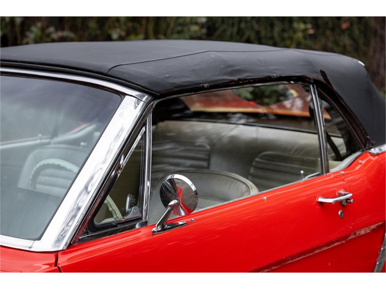 Ford-Mustang-1965-Poppy-Red-White-40