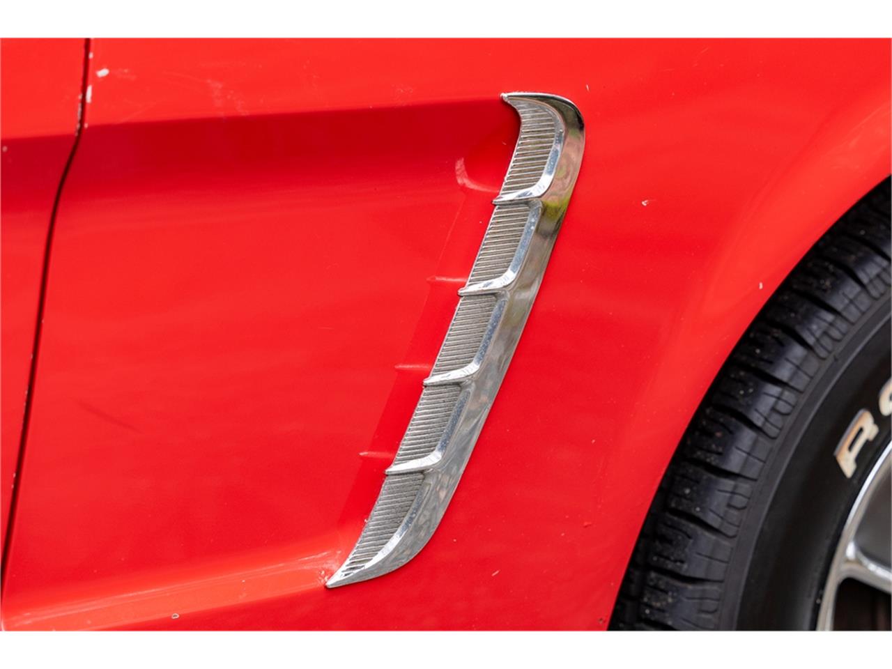 Ford-Mustang-1965-Poppy-Red-White-45