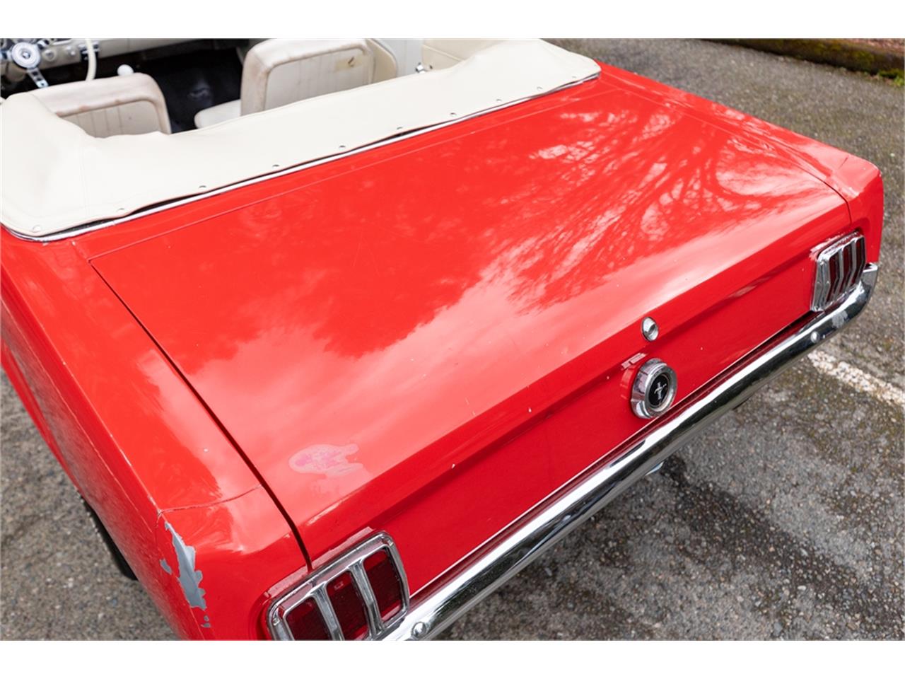 Ford-Mustang-1965-Poppy-Red-White-49