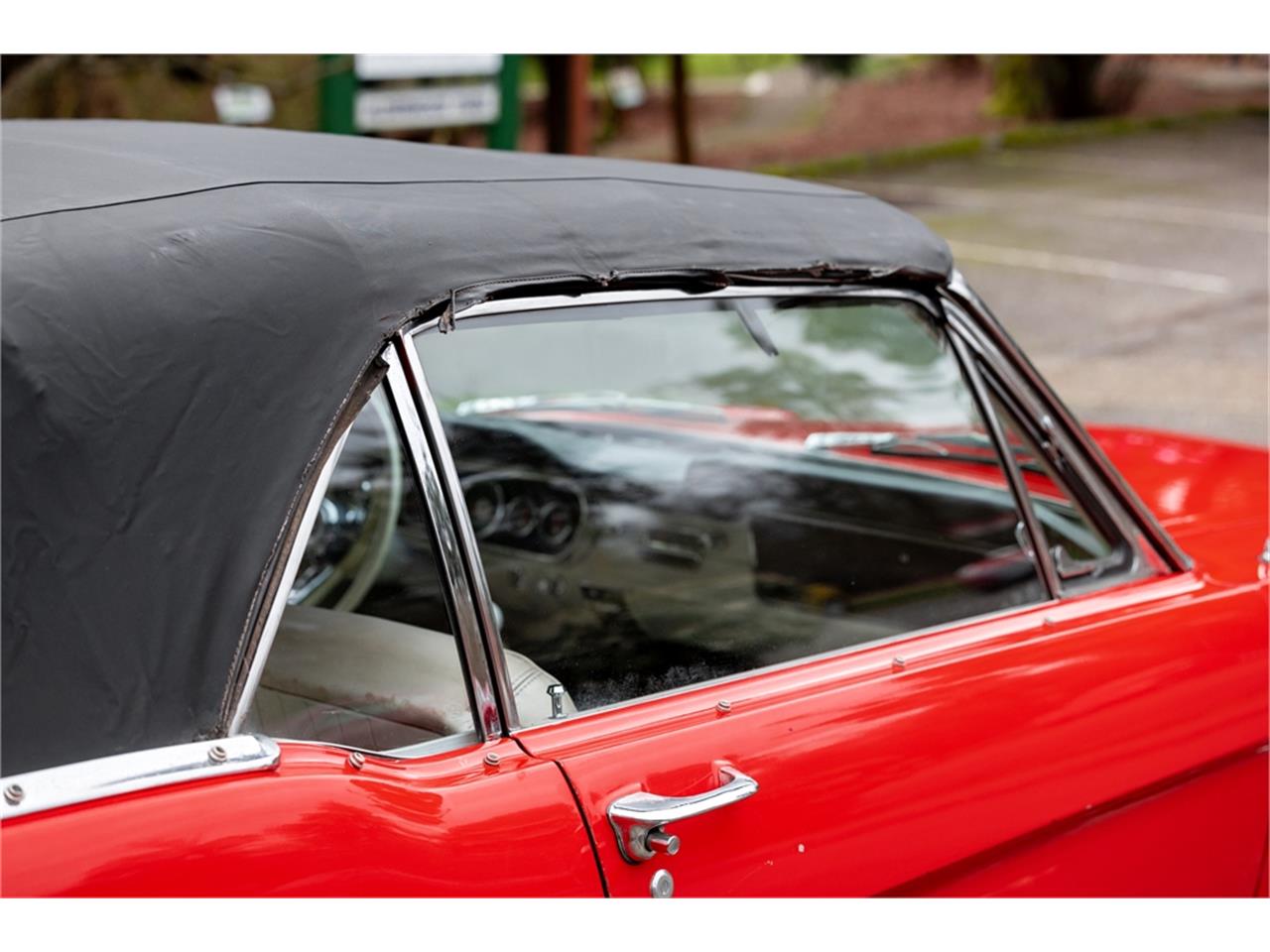 Ford-Mustang-1965-Poppy-Red-White-56