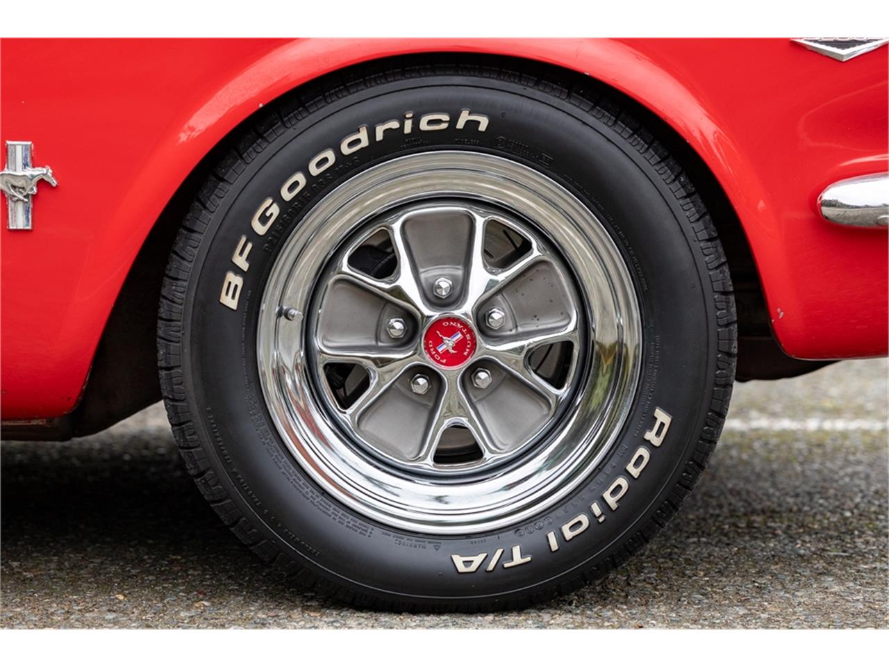 Ford-Mustang-1965-Poppy-Red-White-59
