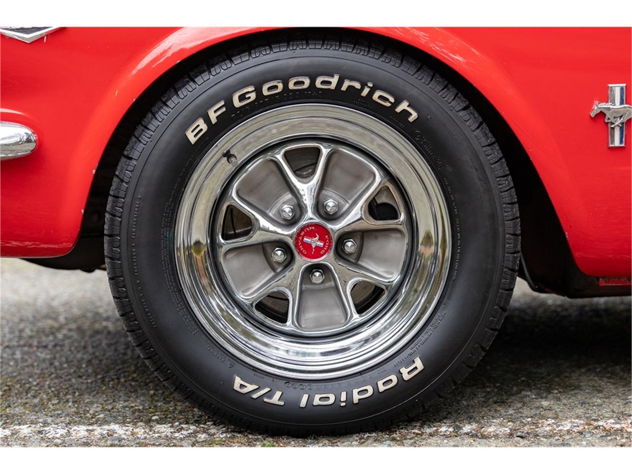Ford-Mustang-1965-Poppy-Red-White-60