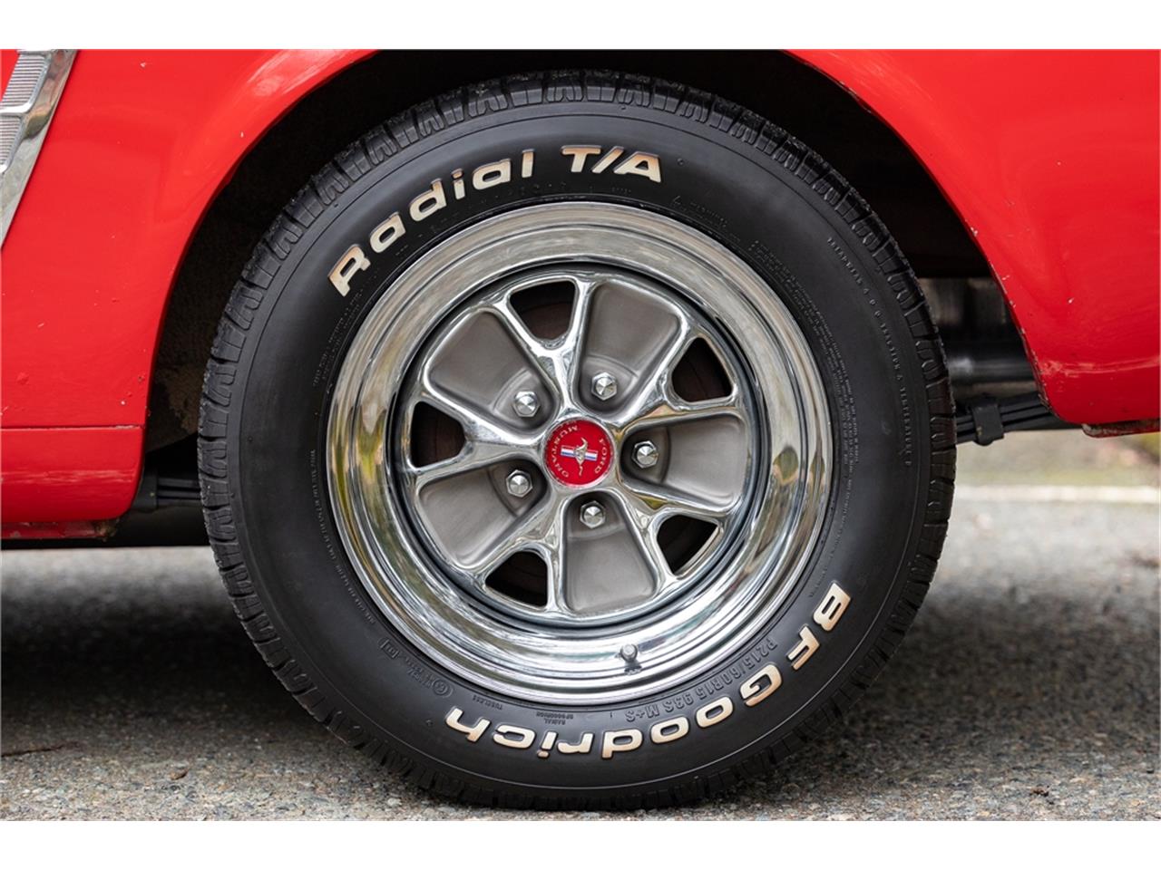 Ford-Mustang-1965-Poppy-Red-White-61