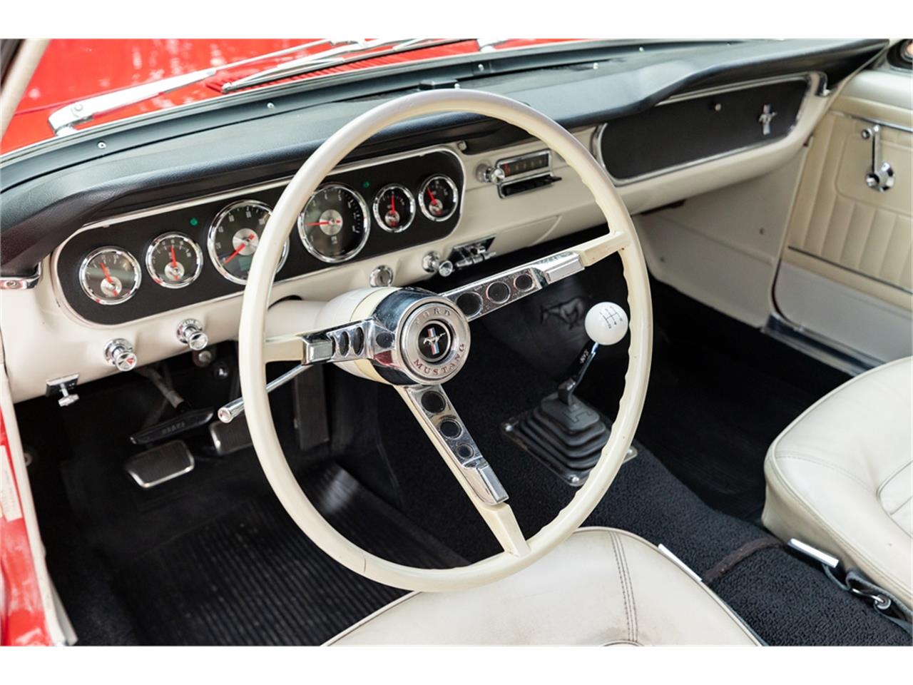 Ford-Mustang-1965-Poppy-Red-White-66