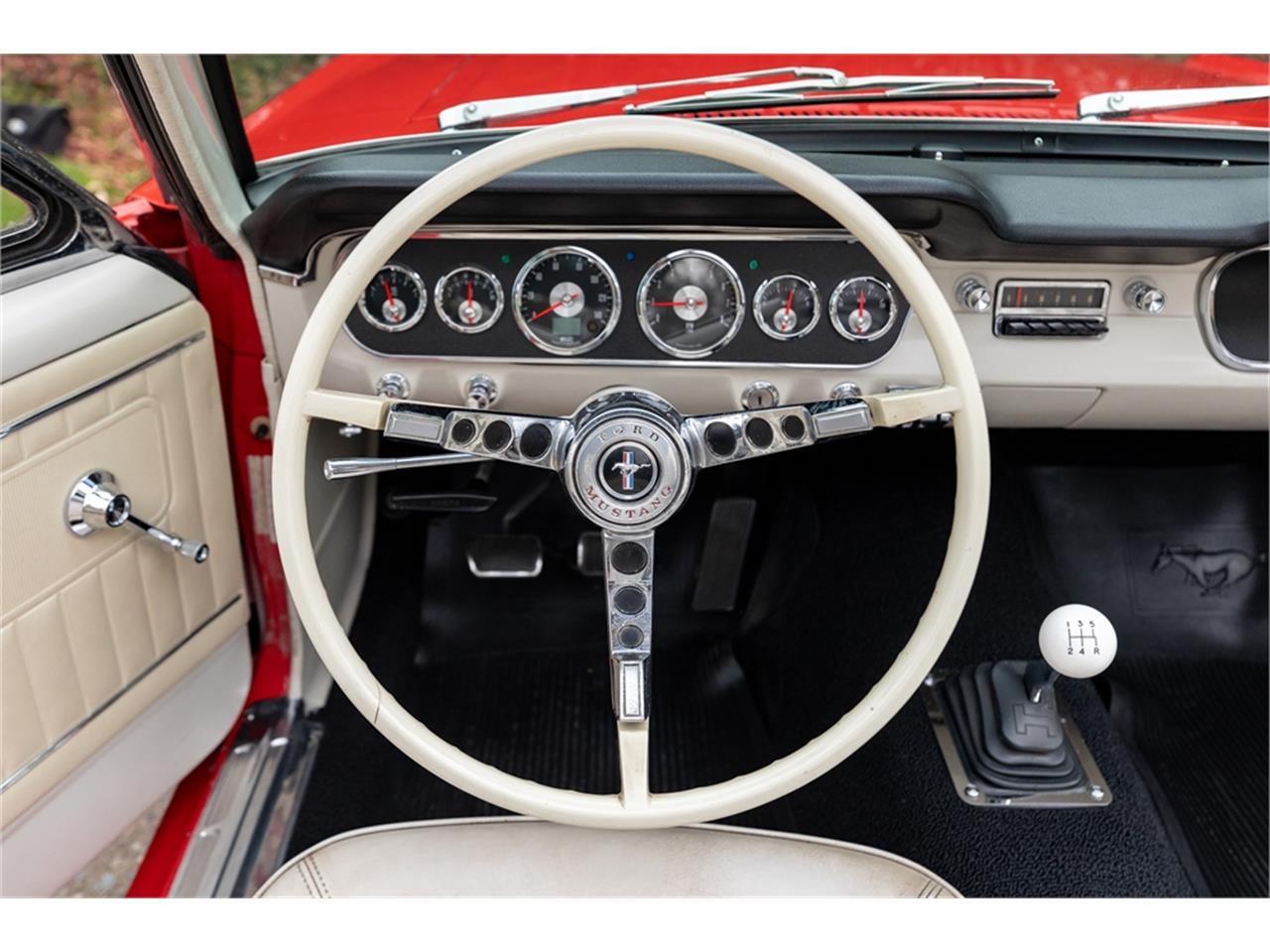 Ford-Mustang-1965-Poppy-Red-White-68