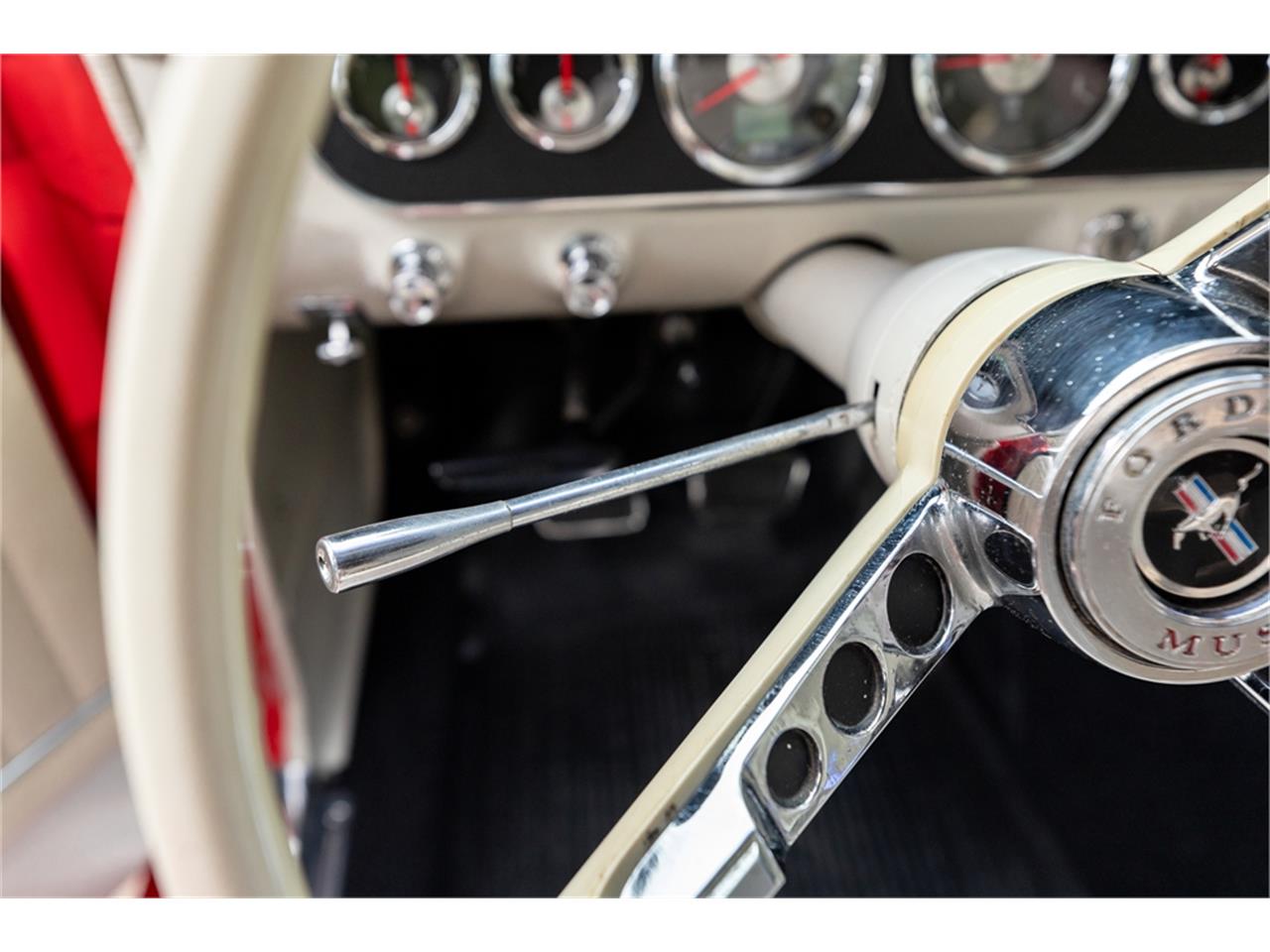 Ford-Mustang-1965-Poppy-Red-White-69