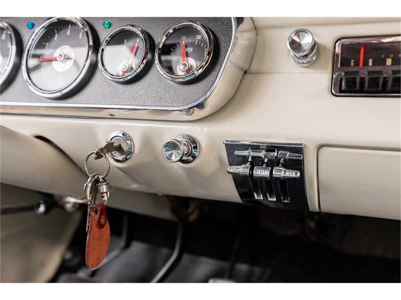 Ford-Mustang-1965-Poppy-Red-White-73