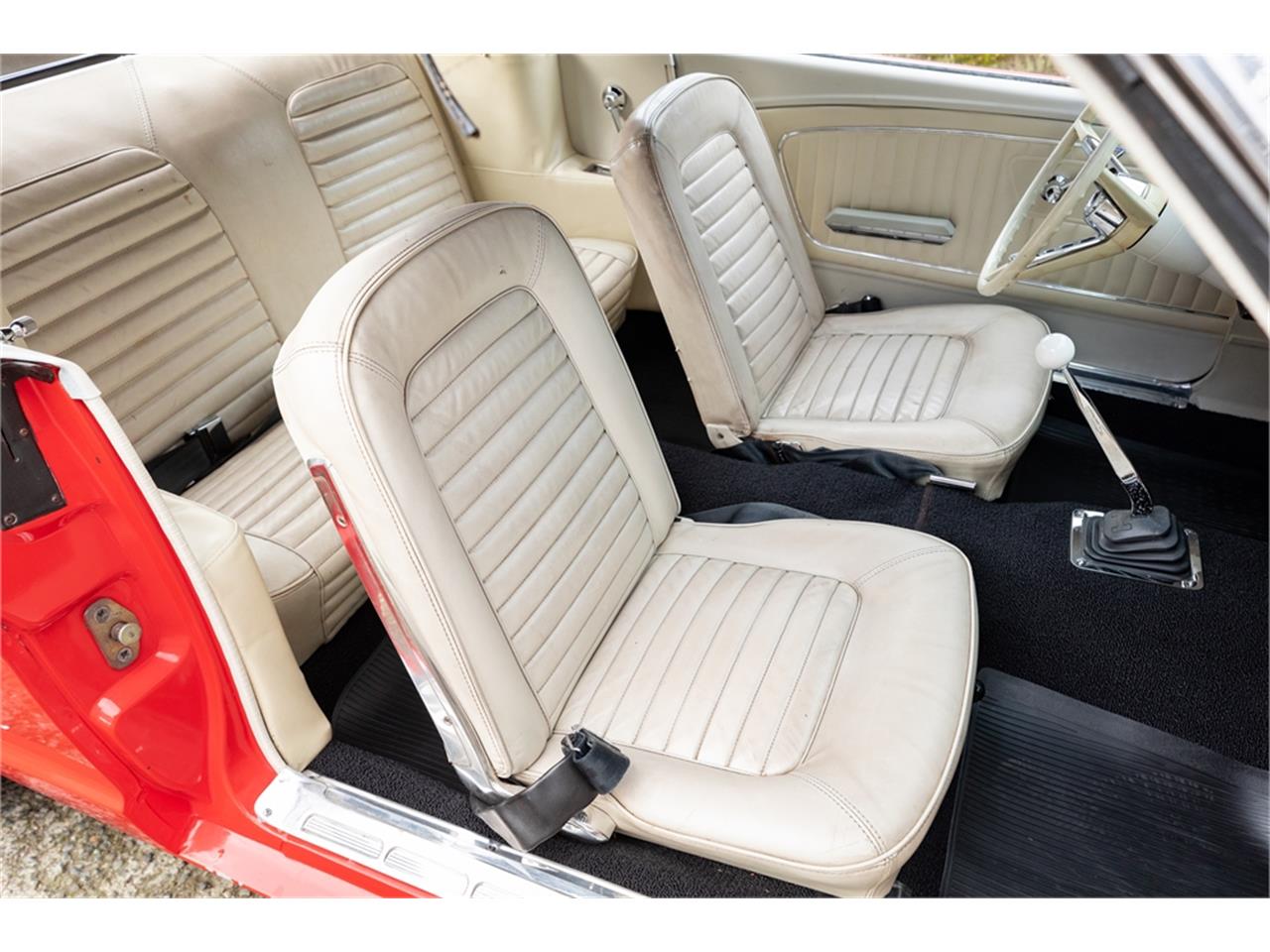 Ford-Mustang-1965-Poppy-Red-White-78