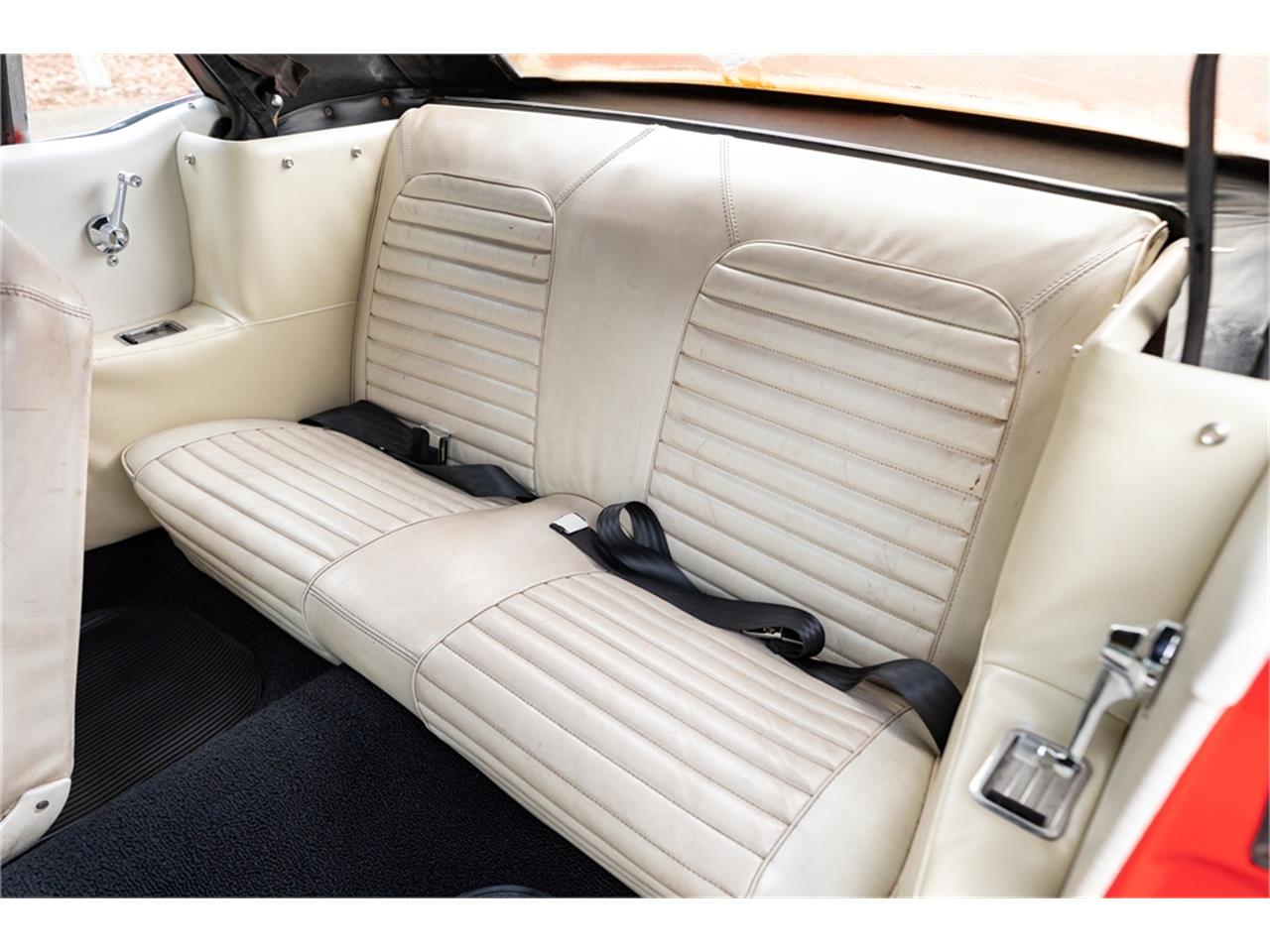 Ford-Mustang-1965-Poppy-Red-White-83