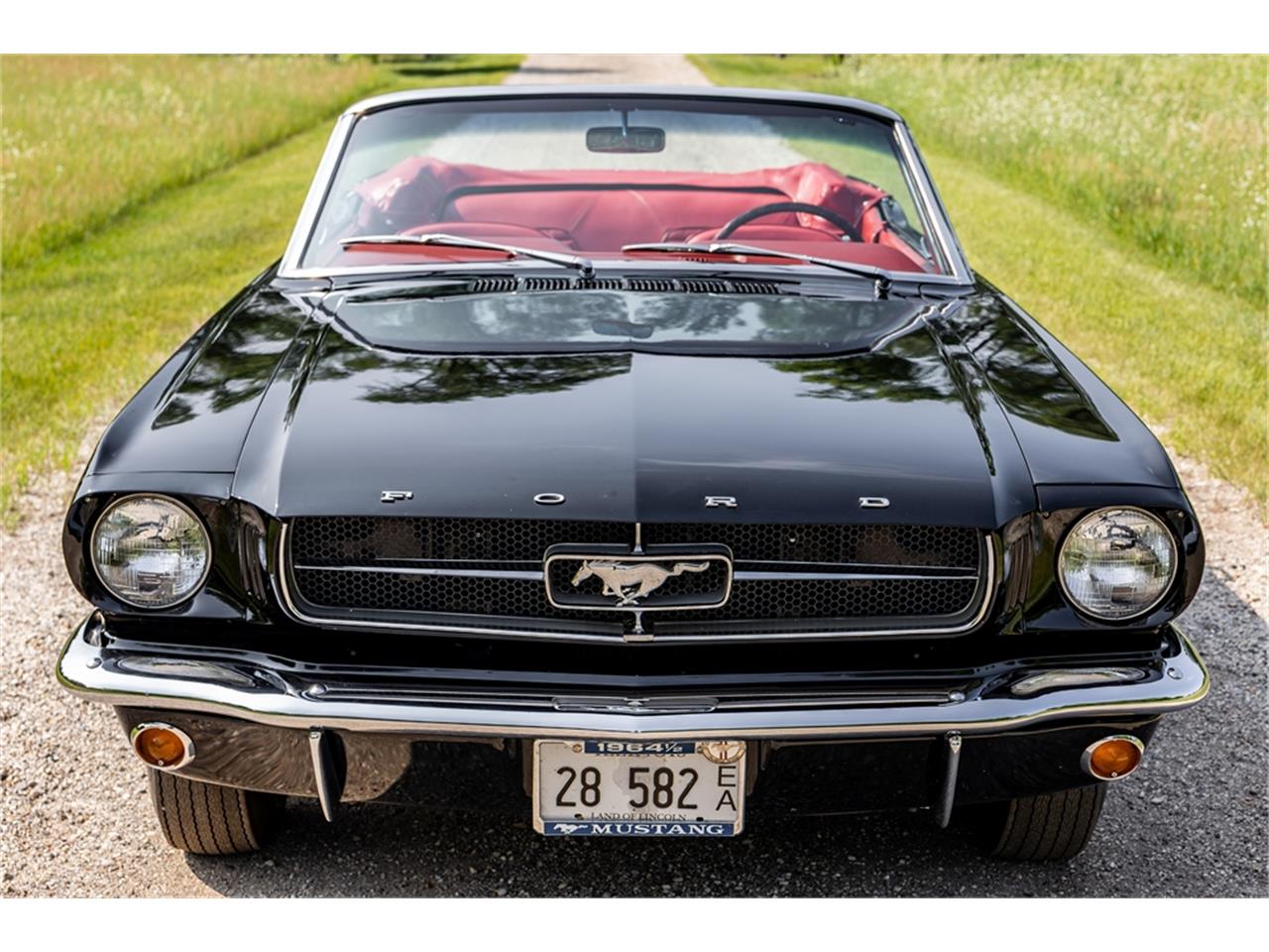 Ford-Mustang-1965-Raven-Black-Red-1