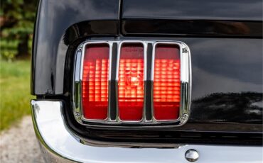 Ford-Mustang-1965-Raven-Black-Red-10
