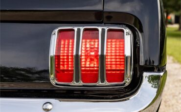 Ford-Mustang-1965-Raven-Black-Red-11