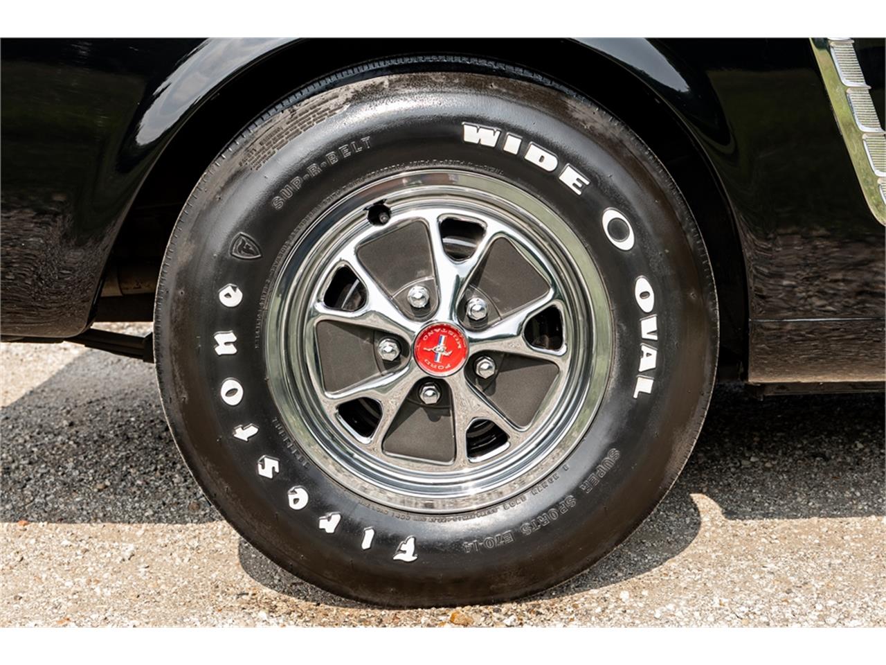 Ford-Mustang-1965-Raven-Black-Red-12