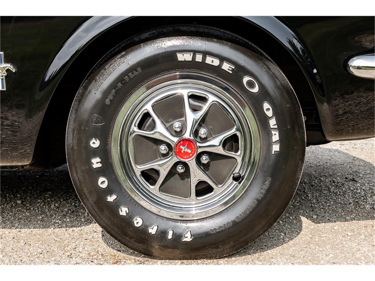 Ford-Mustang-1965-Raven-Black-Red-13