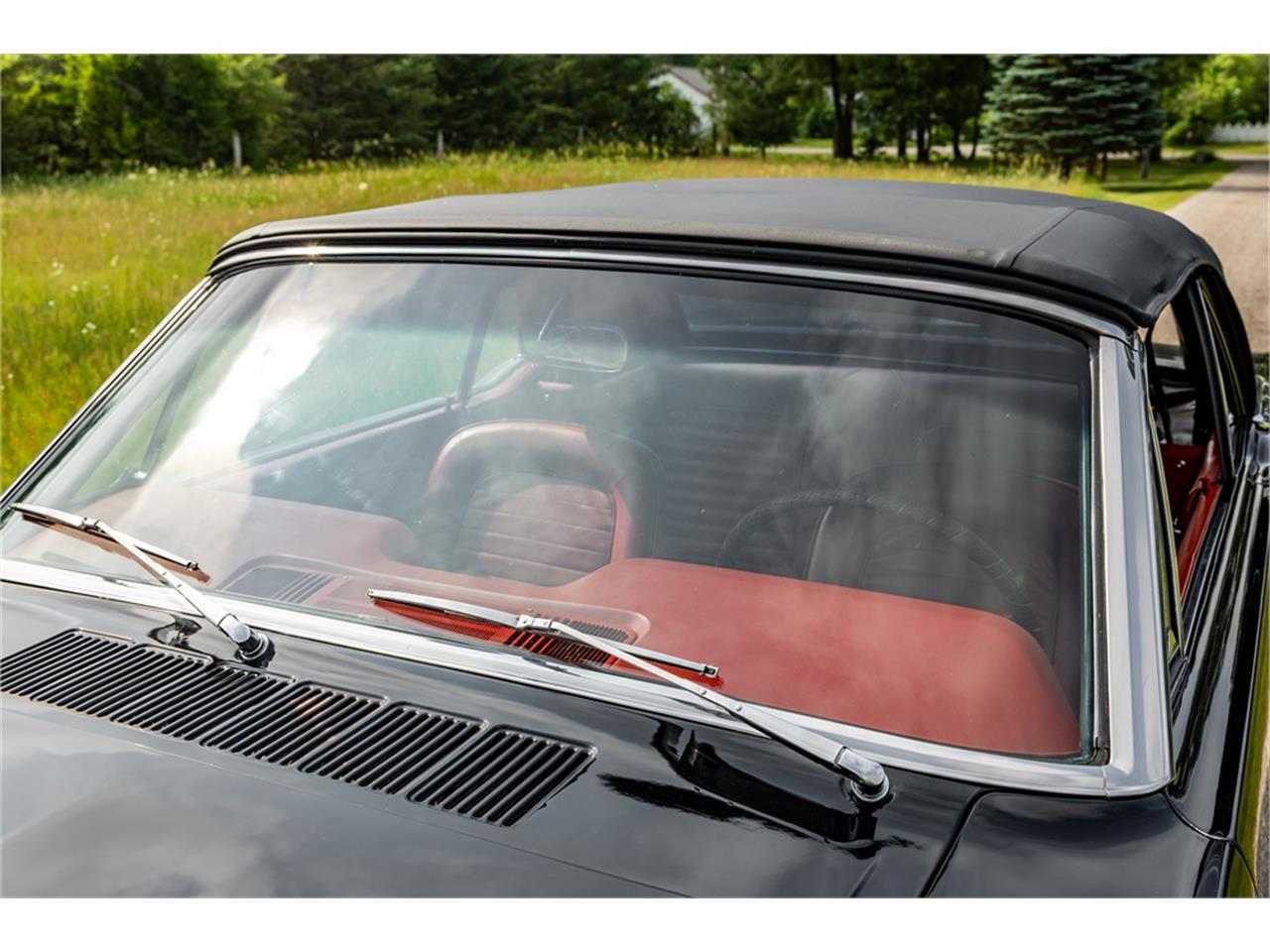 Ford-Mustang-1965-Raven-Black-Red-14