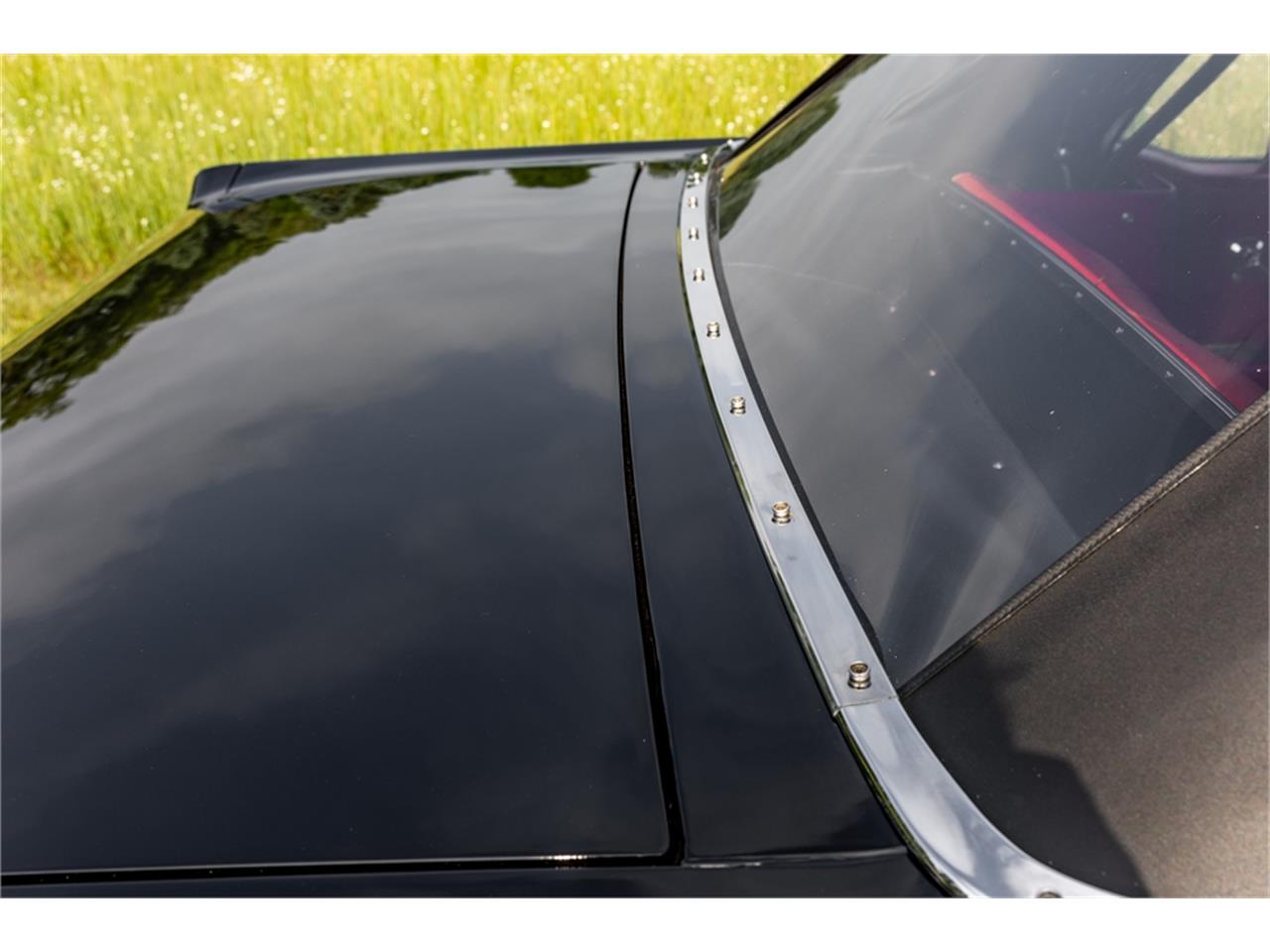 Ford-Mustang-1965-Raven-Black-Red-16