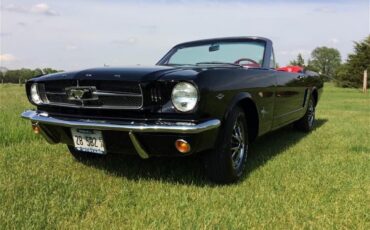 Ford-Mustang-1965-Raven-Black-Red-2