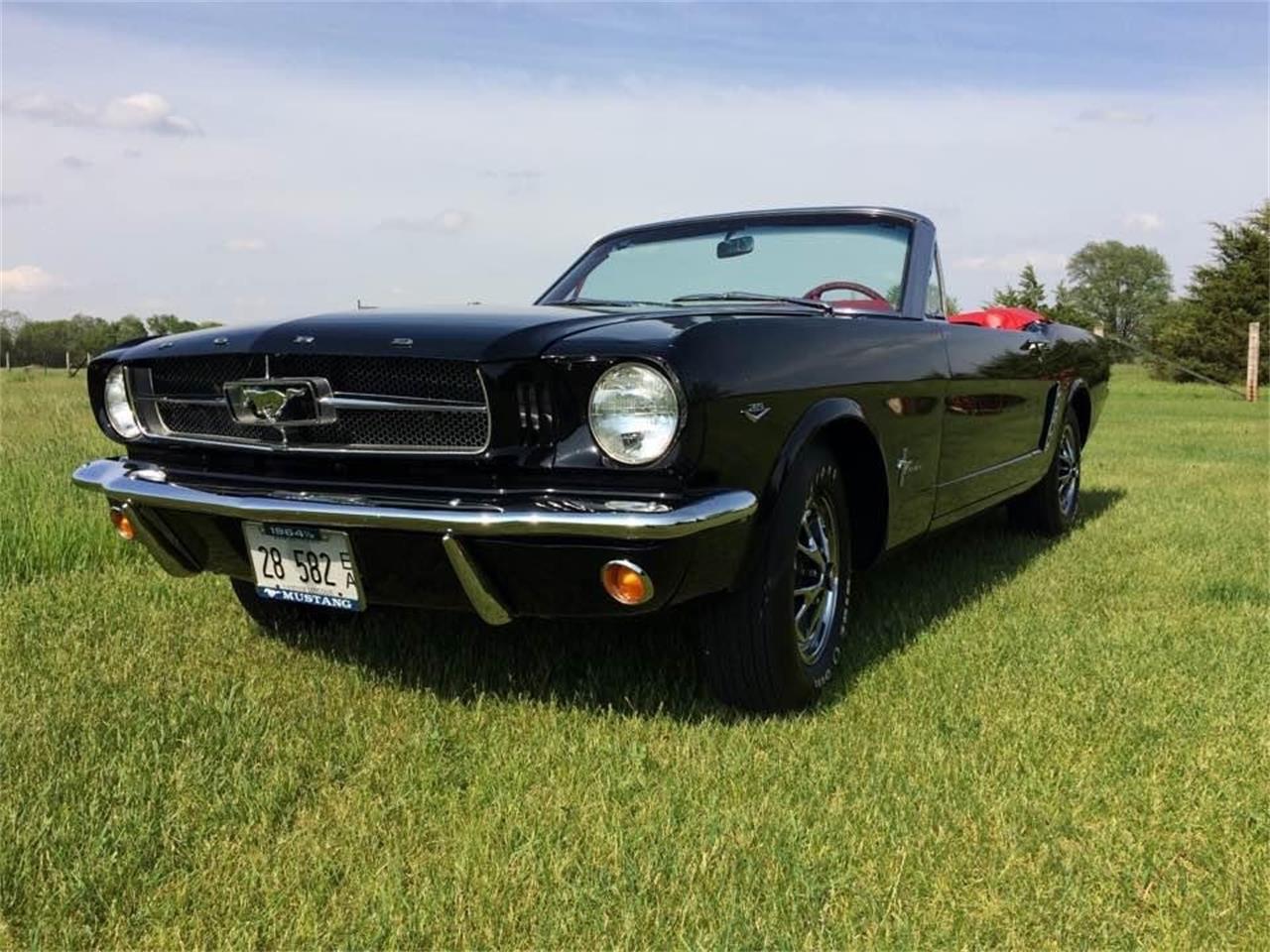 Ford-Mustang-1965-Raven-Black-Red-2